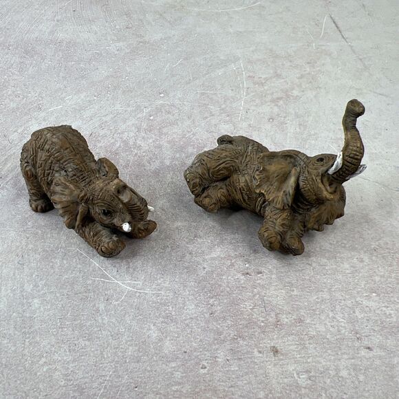 2 VINTAGE Baby ELEPHANTS Playing TRUNK UP‎ SMALL FIGURINES brown - Picture 1 of 7